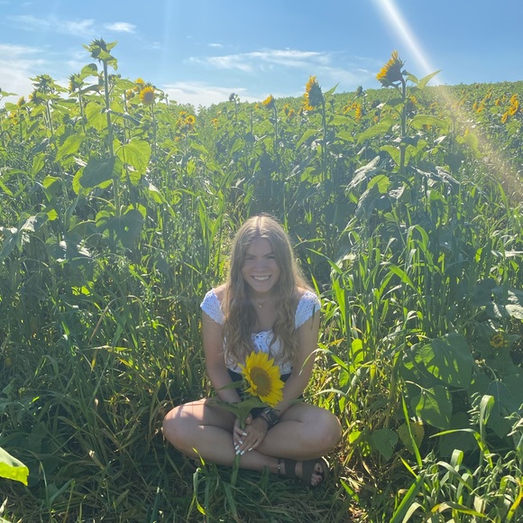 Meet your Posher, Lily - Picture 2 of 4